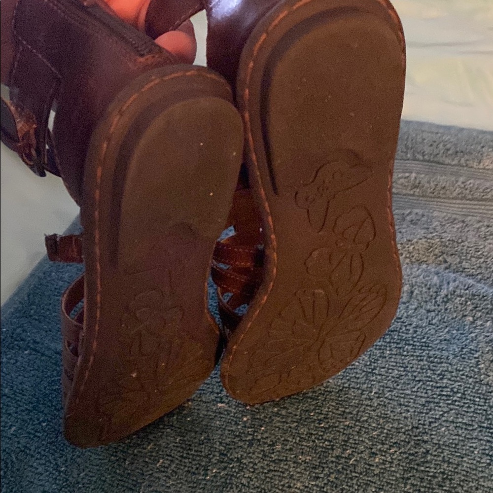 b.o.c. Brown Strappy Gladiator Sandals 6.5 - Picture 6 of 9